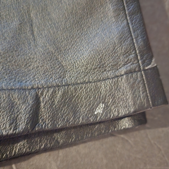 Vintage Newport News Black Leather Pants Size 12 Petite (Spot At Bottom) - Picture 14 of 16